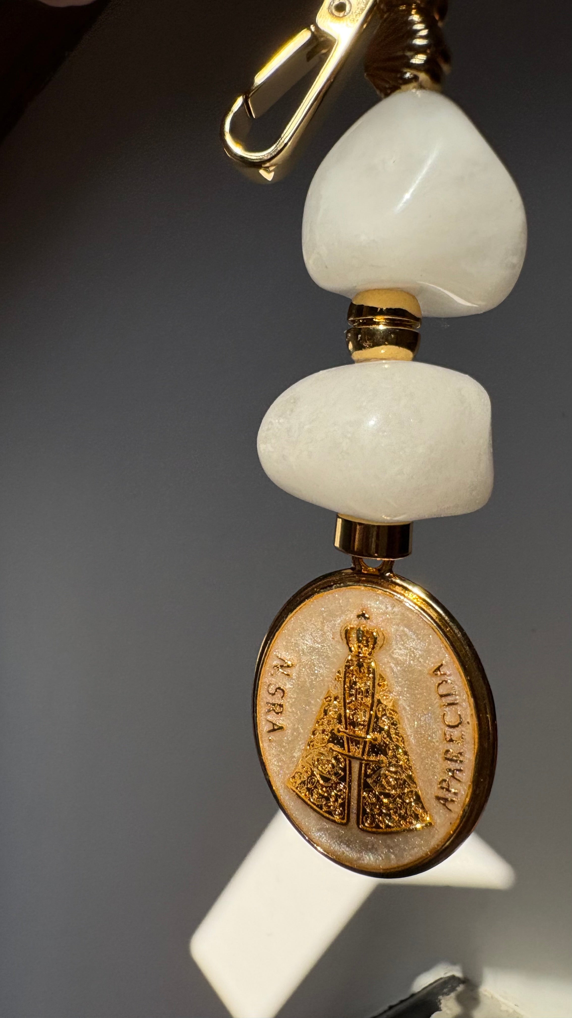 Amuleto Quartzo Branco - Proteção Nossa Senhora - Chaveiro