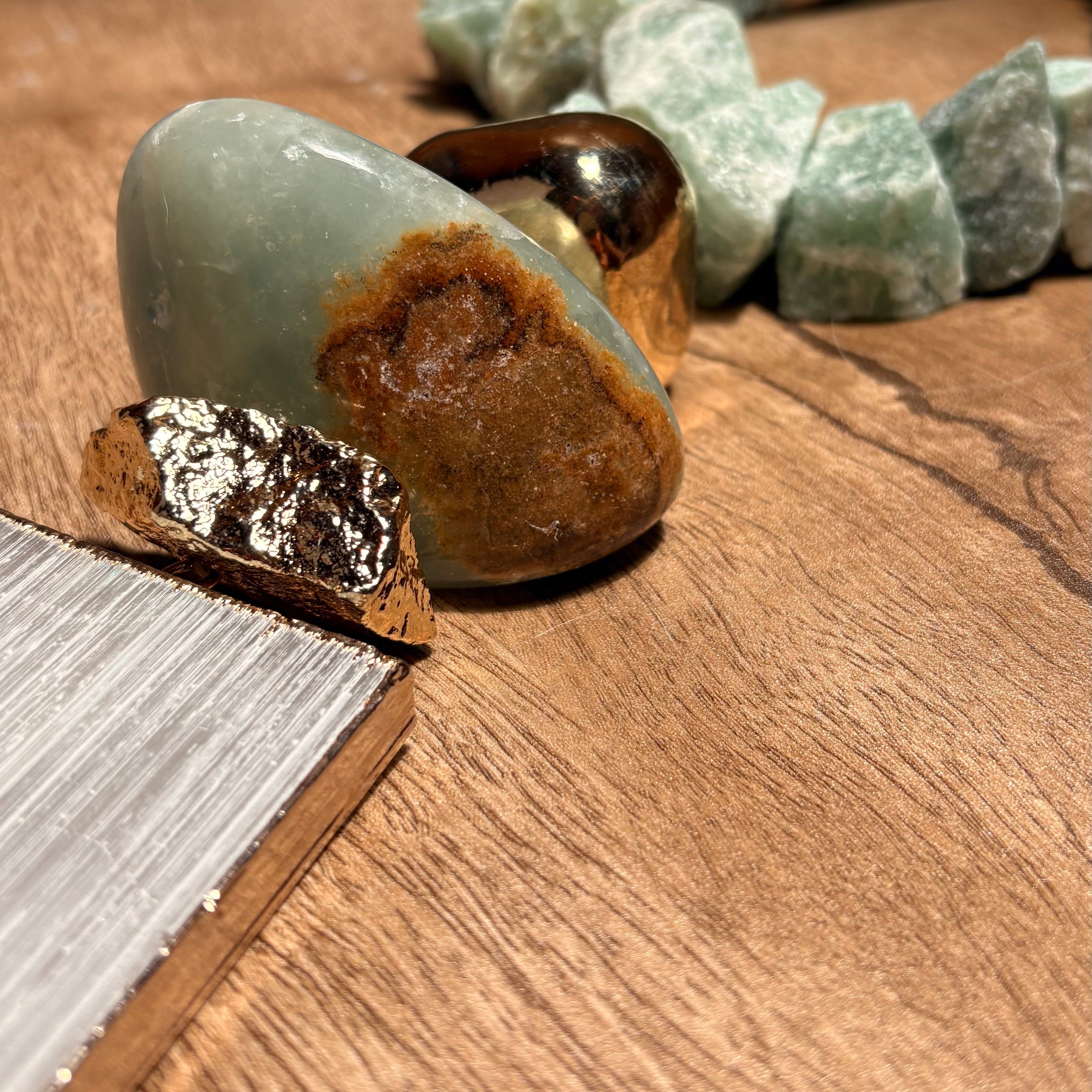 Colar de Mesa Francisca - Quartzo Verde com Ônix e selenita