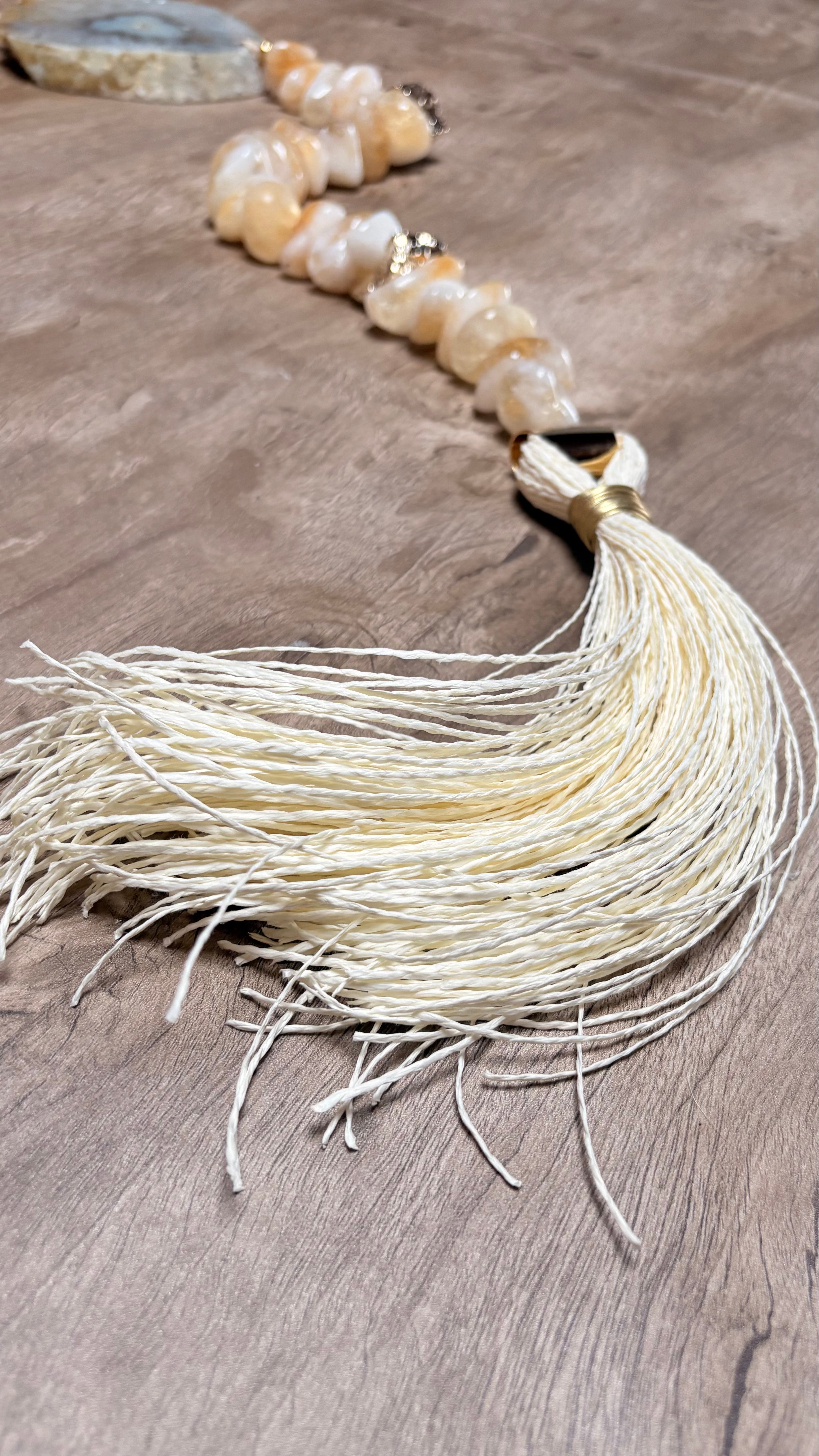 Colar de Mesa ANA - pedras naturais de Citrino com Ágata.
